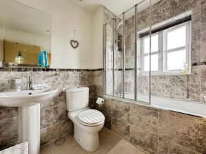 Family Bathroom- click for photo gallery